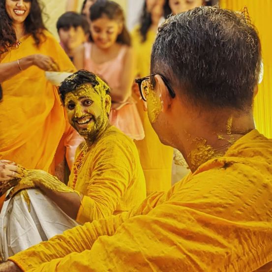 लग्नसोहळा अतिशय भव्य पद्धतीने आयोजित करण्यात आला होता, ज्यामध्ये हळदी-मेहंदी आणि वरमाला यांसारख्या बहुतेक विवाह विधीं पार पडले होते.(Photo: Instagram/ otterbot )