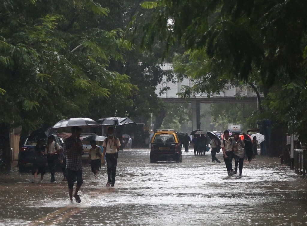 Mumbai continues to get heavy rain on consecutive day (Express Photo by Amit Chakravarty 05-07-2022, Mumbai)