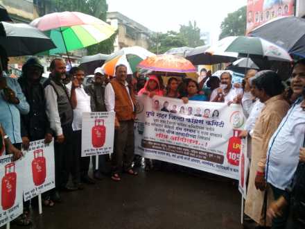 Pune congress agitation against gas and electricity price hike