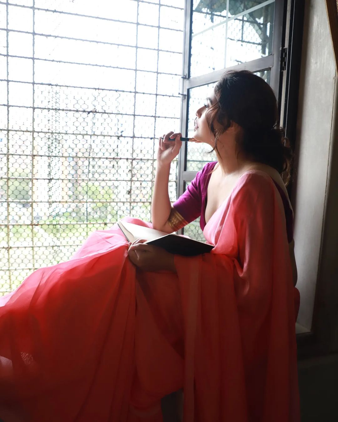 marathi actress Akshaya Hindalkar bold photoshoot in saree