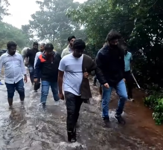 Amit Thackeray trekking
