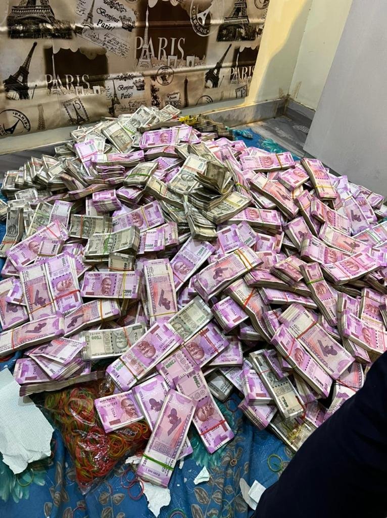 27 crores Cash gold jewellery Recovered from Arpita Mukherje residence Full Details