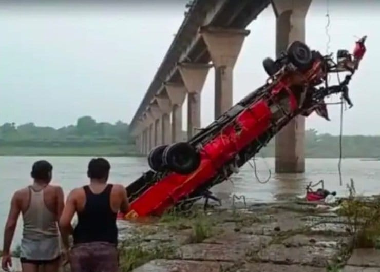 ST bus fell into the narmada river in MP while attempting to overtake, committee mention in preliminary report ST bus fell into the narmada river in MP while attempting to overtake, committee mention in preliminary report