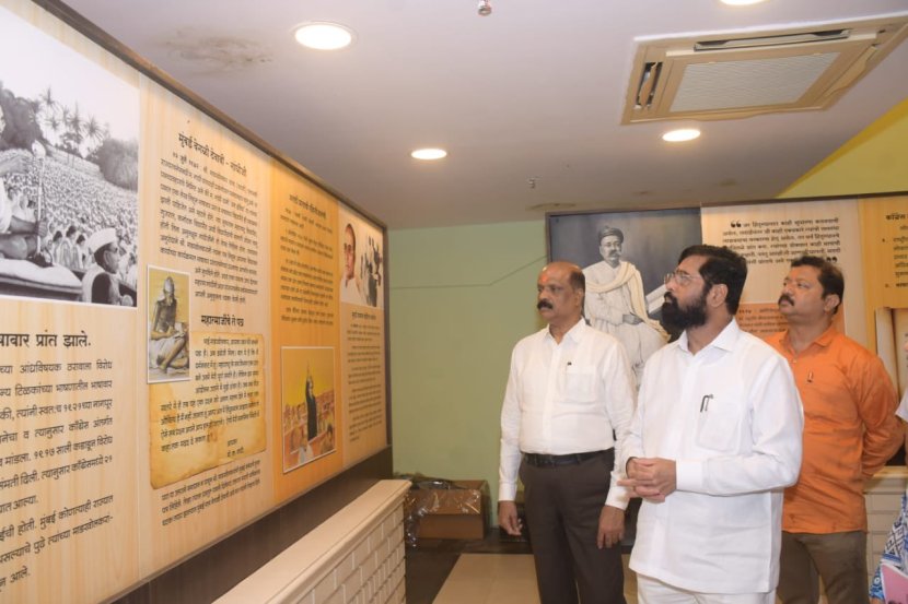 यावेळी त्यांनी या लढ्यात हौतात्म्य पत्करलेल्या योद्ध्यांना विनम्रपणे अभिवादन केले.