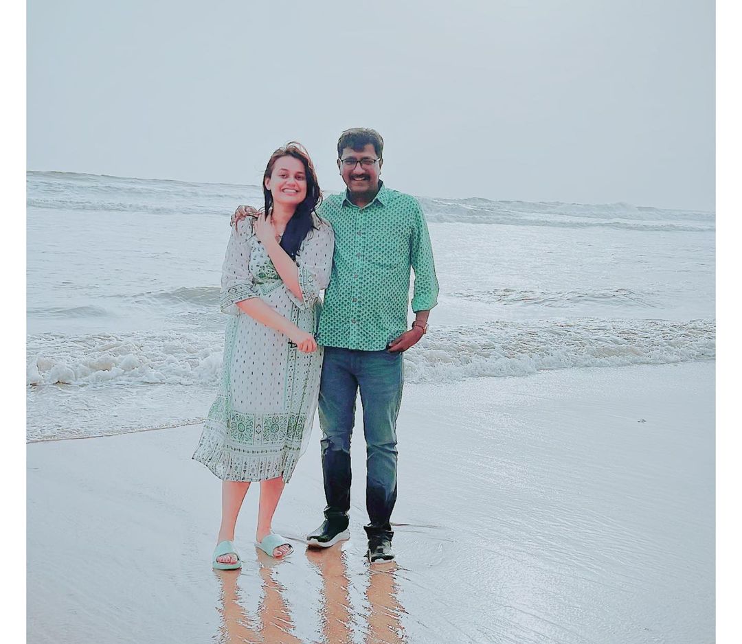 IAS officer tina dabi and her husband pradip gawande romantic photos