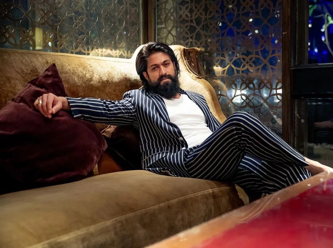 KGF star yash enjoying vacation with wife photos