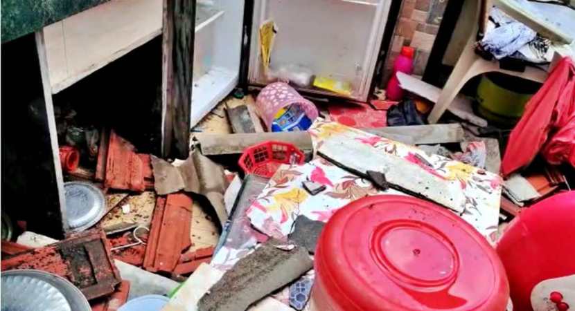 स्फोट झाल्याची माहिती मोरे यांच्या मुलाला व पोलिसांना देत त्यांना शासकीय रुग्णालयात उपचारासाठी दाखल करण्यात आले.