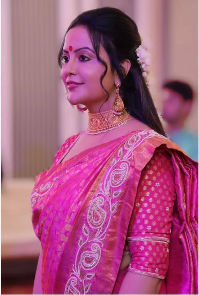 Maharashtra deputy cm devendra fadnavis wife amruta fadnavis photos