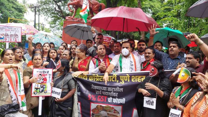 पुण्यातील बालगंधर्व चौकात राष्ट्रवादी काँग्रेस पक्षाकडून हे आंदोलन करण्यात आले.