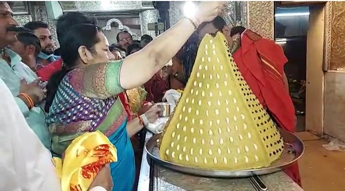 तसेच, “सध्याचा राजकारणाचा प्रांत मोठा झाला आहे. कारण वेगवेगळ्या पद्धतीने वाद केले जात असतात. मी एक भगवद्गगीतेवर विश्वास ठेवणारी अस्तिक आहे, त्यामुळे जे गेलेले आहेत, त्यांचा शोक करायचा नाही.”