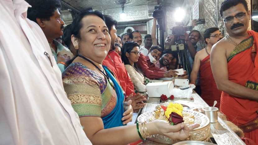 “राजकारणात आमचे जरी कुणाशी मतभेद असतील, आम्ही कधीही देवाच्या दारात आल्यावर ते बाजूला ठेवतो.”