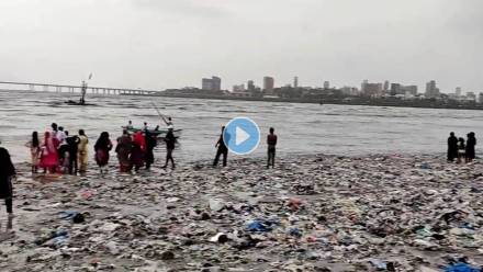 Plastic-Mumbai-Beach