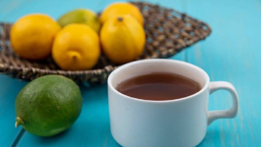 लिंबु चहा: चहापत्त्ती, थोडी साखर, लिंबाचा तुकडा पाण्यात उकळा. वर पुदीनाची पाने टाकून त्याचा आनंद घ्या.