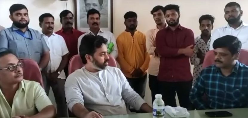 भाजपाचे माजी खासदार निलेश राणे यांनी नुकतंच मालवण नगरपरिषदेवर धडक मोर्चा काढत मुख्य कार्यकारी अधिकारी जिर्गे यांना धारेवर धरलं होतं. आत्ता सत्ता बदलली आहे, गाठ माझ्याशी आहे असा दमही निलेश राणे यांनी सर्वांसमोर दिला होता. निलेश राणेंच्या या वर्तवणुकीवर संताप व्यक्त होत असून शिवसेना आणि सामाजिक कार्यकर्त्या अंजली दमानिया यांनी टीका केली आहे.
