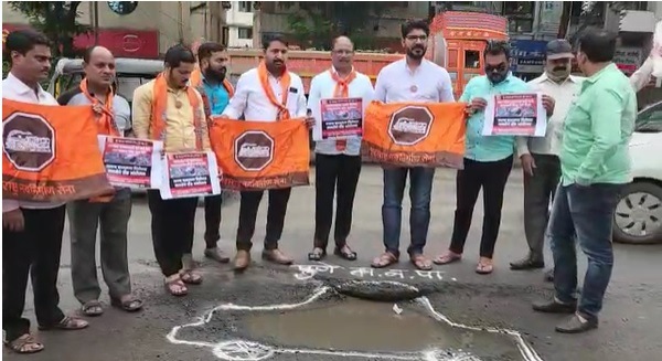 या पार्श्वभूमीवर आज शहरातील विविध ठिकाणी मनसेच्या वतीने आंदोलन करण्यात आले.