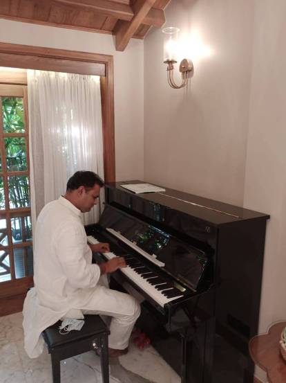 २०१९ मध्ये कुलाब्यातून भाजपाच्या तिकिटावर ते विधानसभा निवडणूक जिंकले, यावेळी राहुल नार्वेकर यांनी निवडणूक आयोगाला जारी केलेल्या प्रतिज्ञापत्रात सुमारे ३८ कोटी रुपयांची मालमत्ता असल्याचं सांगितलं होतं.
