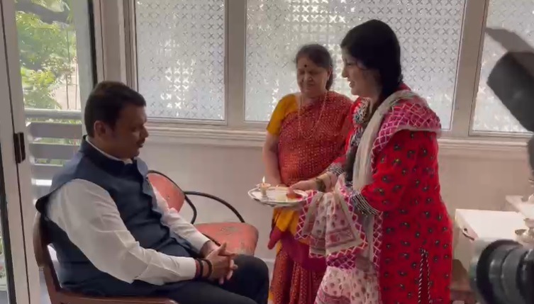 Raj Thackeray Devendra fadnavis