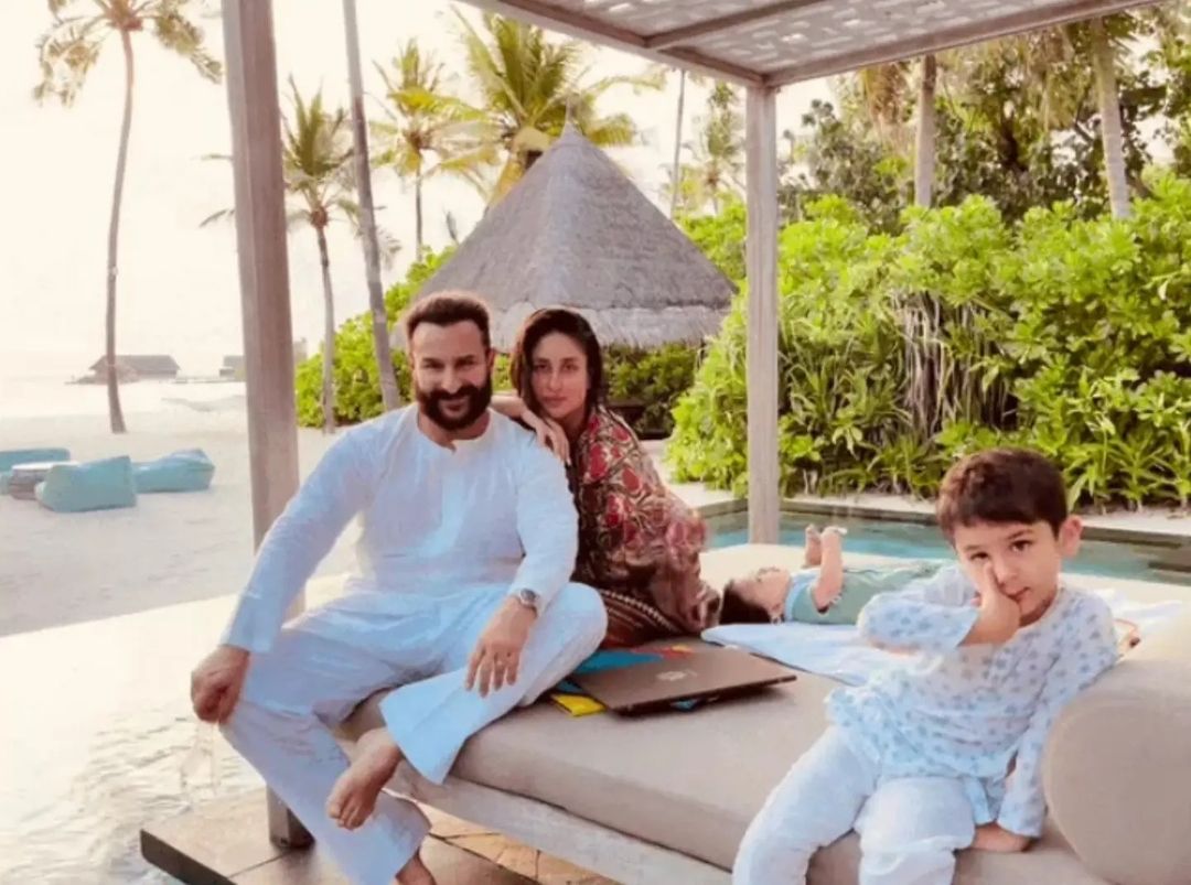 Saif ali khan and kareena kapoor with jeh and taimur