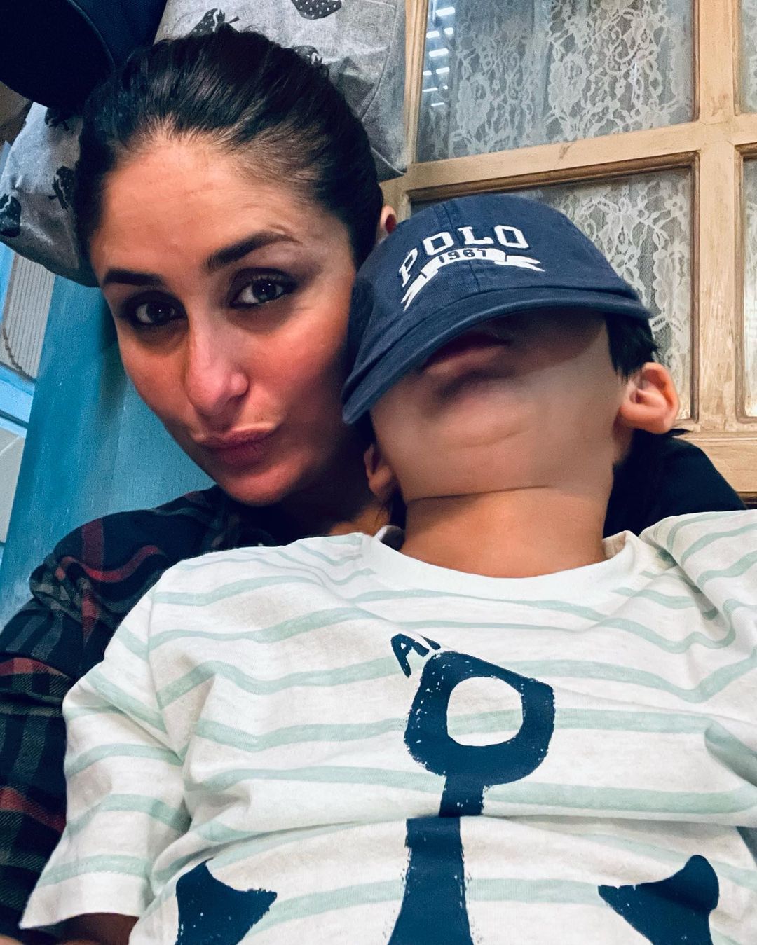 Saif ali khan and kareena kapoor with jeh and taimur