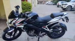 तुम्हाला फास्ट स्पीडची आवड असेल तर केवळ ३० हजारांत घ्या Bajaj Pulsar NS200