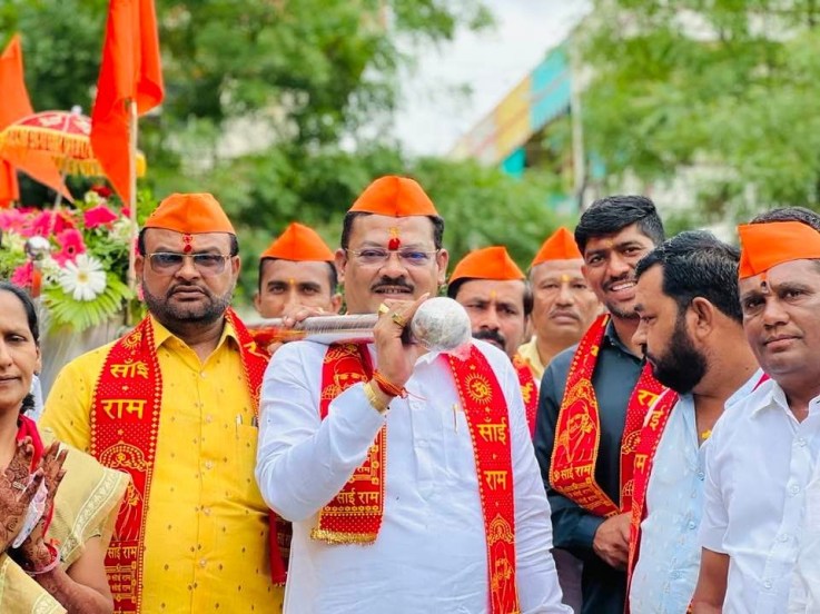 “एकनाथ शिंदे मुख्यमंत्री झाल्यानंतर सर्वात प्रथम बाळासाहेबांना वंदन करण्यासाठी गेले होते, ही आमची निष्ठा आहे. एक वेळ तुम्हाला विसरु, पण शिवसेनाप्रमुखांना विसरणार नाही,” असंही ते म्हणाले.