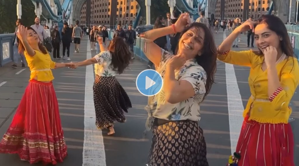 Sonalee Kulkarni Phulwa Khamkar garba dance Sonalee Kulkarni Phulwa Khamkar garba dance