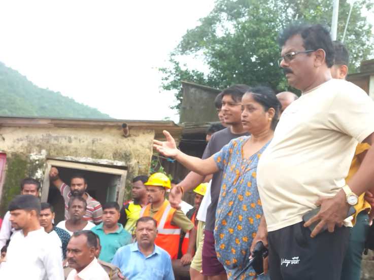 याशिवाय, तानुबाई मुठे (७६) ही महिलाही देखील जखमी झाली असून तिला उपाचारासाठी रुग्णालयात दाखल करण्यात आले आहे.