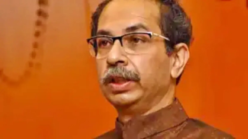 १०. हल्ली लोकशाहीमध्ये डोकं वापरण्यापेक्षा ते मोजण्यासाठीच जास्त उपयोग होत आहे - उद्धव ठाकरे