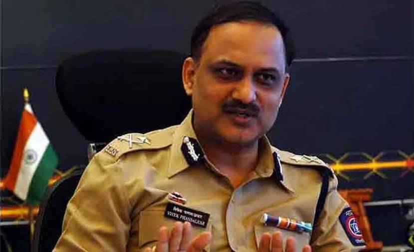 विवेक फणसाळकर हे १९८९ च्या बॅचचे आयपीएस अधिकारी आहेत.