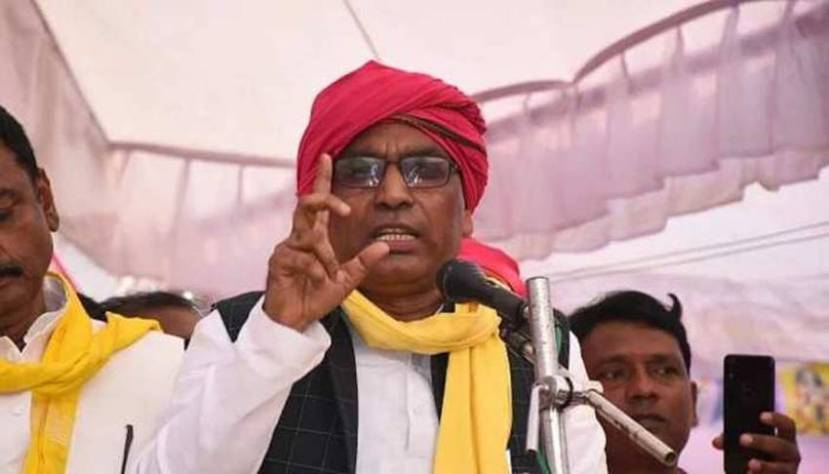 सुभाषस्पा प्रमुख ओमप्रकाश राजभर राजकारणात येण्यापूर्वी वाराणसीमध्ये रिक्षा चालवत होते.
