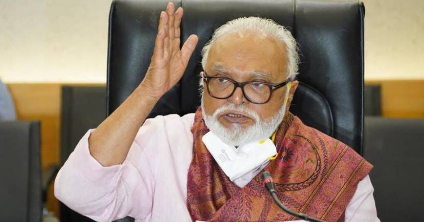बीबीसीच्या रिपोर्टनुसार, महाराष्ट्राचे माजी मुख्यमंत्री छगन भुजबळ हे मुंबईतील भायखळा मार्केटमध्ये भाजी विकायचे. बाळ ठाकरे यांच्या प्रभावाने त्यांनी शिवसेनेत प्रवेश केला.