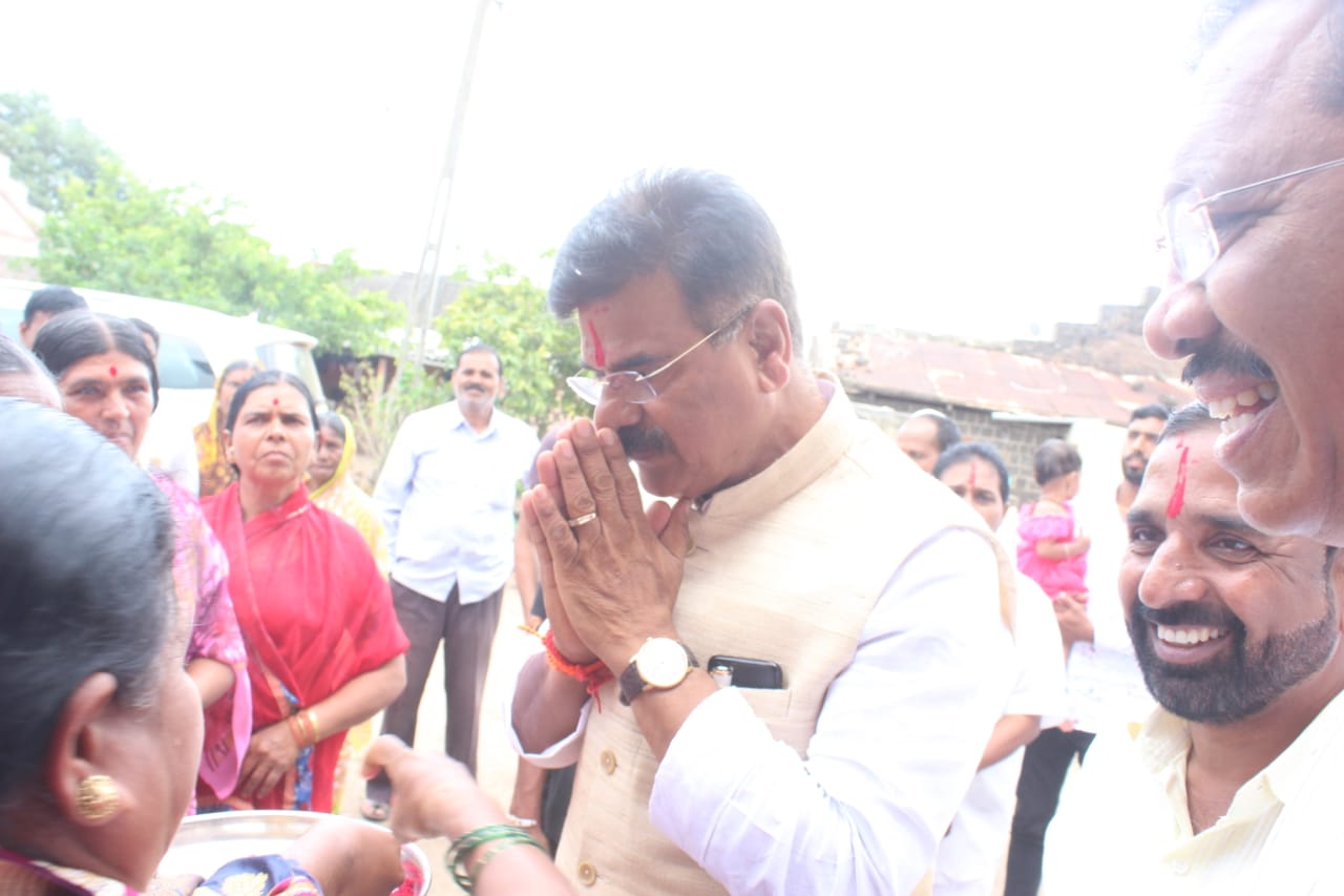 vijay shivtare says Uddhav And Aditya Thackeray asked me to use below the belt words against Ajit Pawar And Family