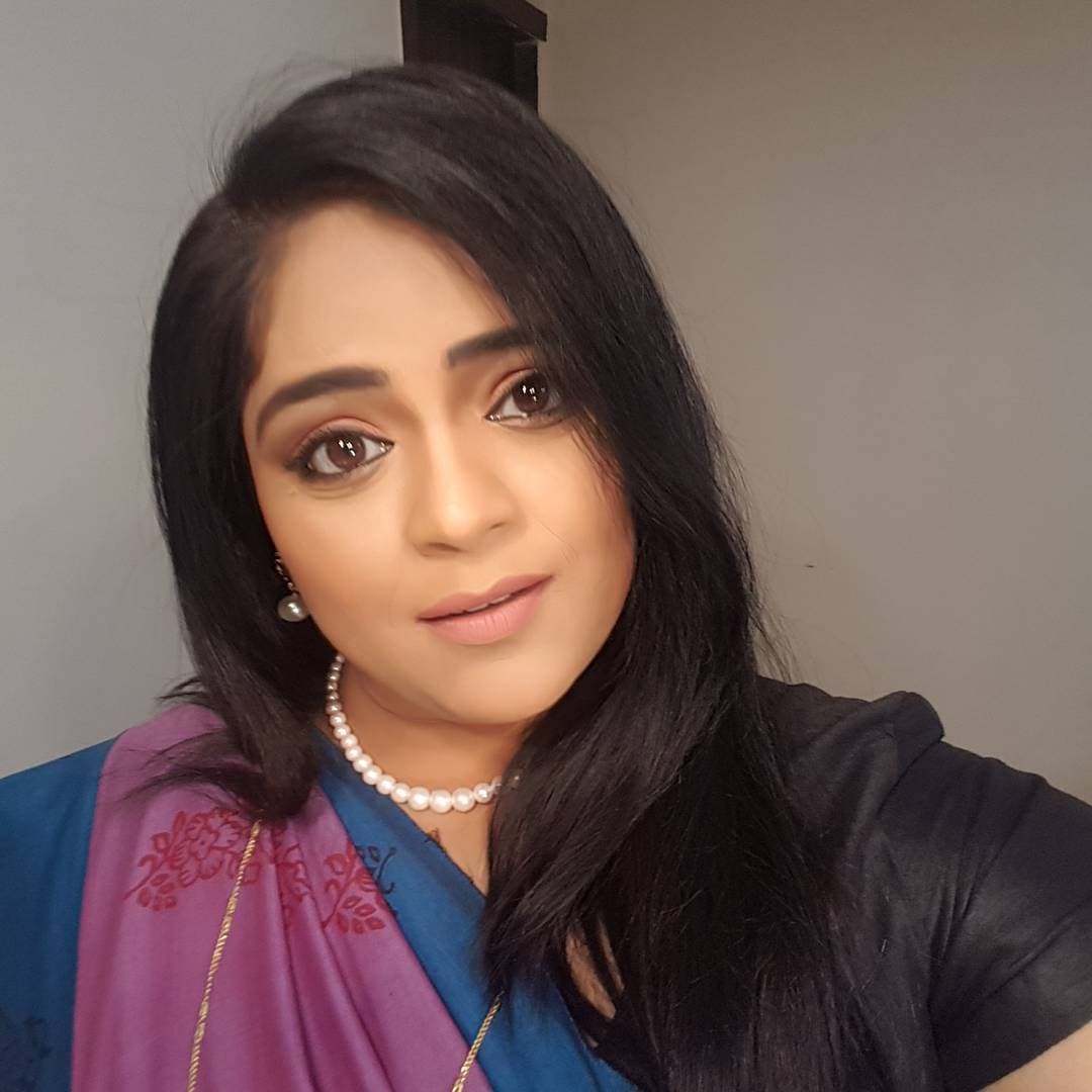 Vishakha Subhedar Thipkyanchi Rangoli Serial Photos