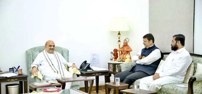 दिल्लीमध्ये फडणवीस, शिंदे यांनी राष्ट्रपती रामनाथ कोविंद, पंतप्रधान नरेंद्र मोदी, गृहमंत्री अमित शाह, भाजपाचे अध्यक्ष जेपी नड्डा, केंद्रीय मंत्री राजनाथ सिंह यांची भेट घेतली.