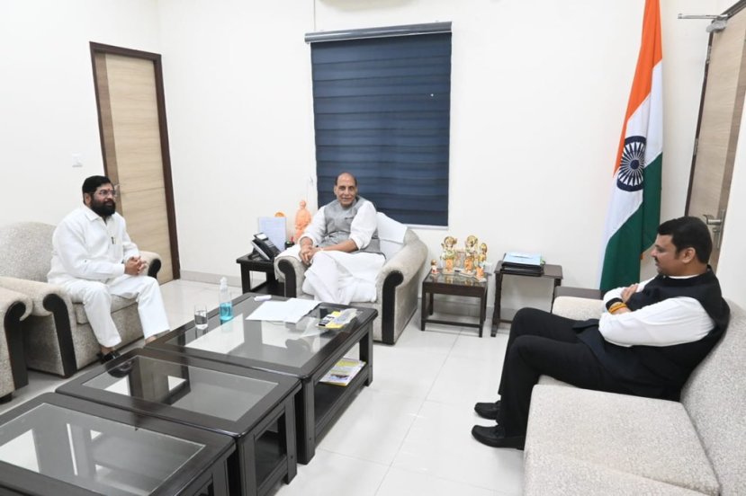 शिवसेनेचा गटनेता कोण आणि मूळ शिवसेना कोणाची, या मुद्दयावरील सर्वोच्च न्यायालयाच्या अंतरिम आदेशावर शिंदे गटाचे भवितव्य अवलंबून आहे. ११ जुलै रोजी न्यायालयातर्फे जो निर्णय देण्यात येईल. त्यानंतरच मंत्रिमंडळ विस्तार होण्याची शक्यता आहे.