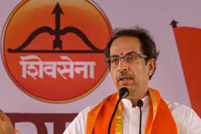समाजामध्ये फूट पाडण्याचं काम राज्यपाल करत आहेत. मुंबईच्या पैशांवर त्यांचा डोळा असून राज्यपालांचा बोलवता धनी कोण आहे? असा प्रश्नही त्यांनी उपस्थित केला.