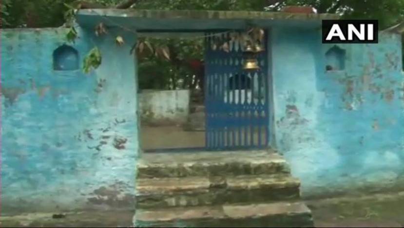 उत्तर प्रदेशातील हमीरपूर जिल्ह्यातील ऋषी ध्रूम आश्रम आणि मंदिर परिसरात महिलांना प्रवेशबंदी आहे. मात्र, एकदा स्थानिक आमदार मनीषा तेथे गेल्या होत्या. यानंतर आश्रमाशी संबंधित लोकांनी गंगाजलाने मंदिराचं शुद्धीकरण केलं होतं.