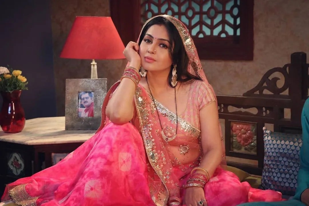 bhabhiji ghar par hai anguri bhabhi fame actress shubhangi atre 
