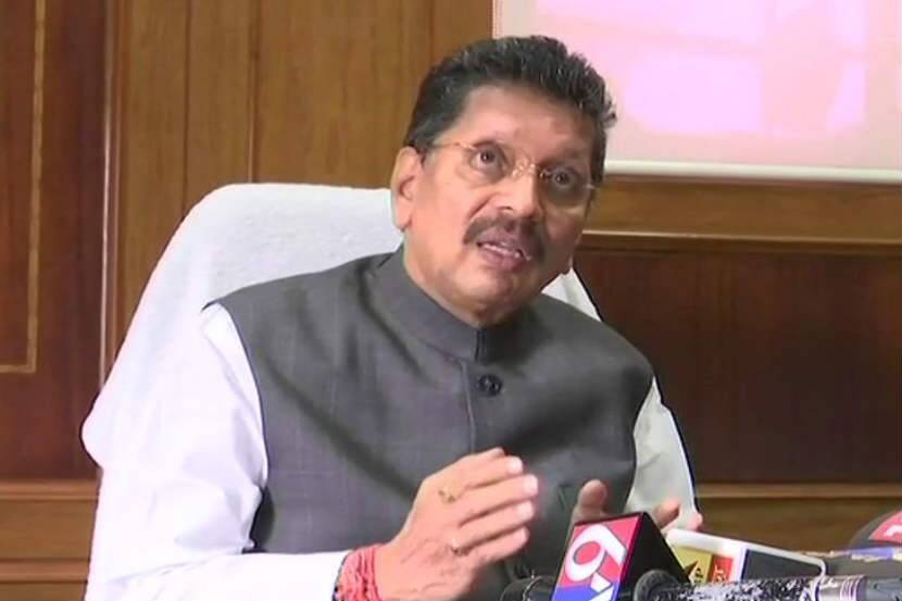 Eknath Shinde Group Spokesperson deepak kesarkar slams narayan rane Vinayak Raut
