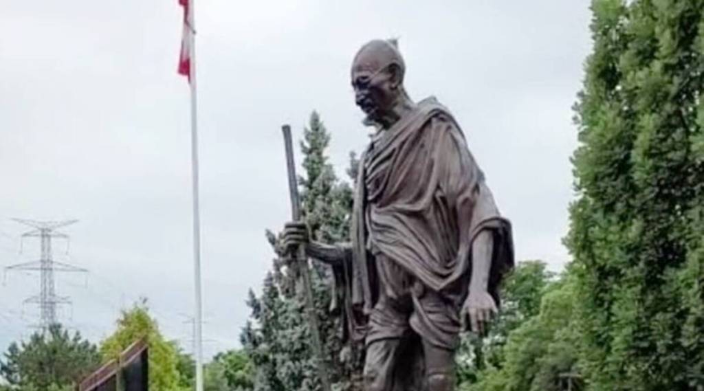 gandhi statue