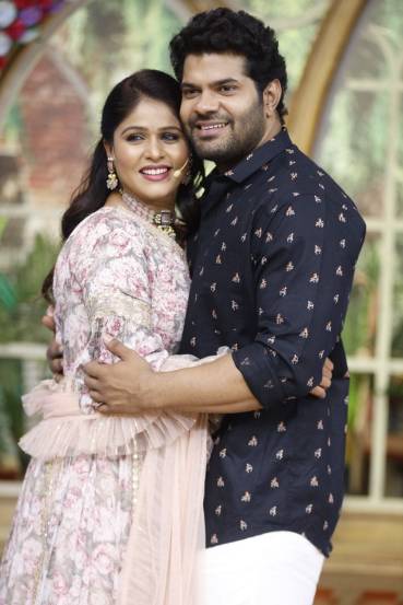 दरम्यान 'तुझ्यात जीव रंगला’ या मालिकेतून प्रेक्षकांच्या घराघरात पोहोचलेल्या राणादा आणि पाठकबाई म्हणजेच अभिनेता हार्दिक जोशी आणि अक्षया देवधर हे दोघेही लवकरच विवाहबंधनात अडकणार आहेत.