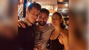 kareena kapoor khan, saif ali khan, kareena kapoor pregnancy, kareena kapoor baby bump, kareena kapoor viral photo, करीना कपूर, सैफ अली खान, करीना कपूर खान, करीना कपूर बेबी बंप, करीना कपूर गरोदर, करीना कपूर व्हायरल फोटो