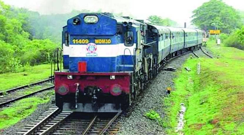 तिकीट खरेदी करण्यासाठी तुमच्याकडे वेळ नसेल तर प्लॅटफॉर्म तिकीट काढून तुम्ही रेल्वेने प्रवास करु शकता. मात्र त्यासाठी रेल्वेत बसल्यानंतर तुम्हाला टीटीईकडून तिकीट काढणे बंधनकारक असते.