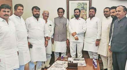 अर्जुन खोतकर सोमवारी मुख्यमंत्री शिंदे  आणि केंद्रीय रेल्वेमंत्री रावसाहेब दानवे यांच्याशी दिलजमाई करताना दिसले.