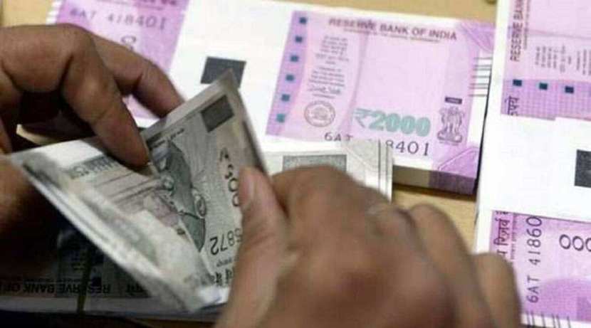 आपल्या देशात असंघटित कामगारांची संख्या लक्षणीय आहे. असंघटित क्षेतात काम करत असल्यामुळे या कामगार वर्गाला आरोग्य विषयक समस्या तसेच आर्थिक चणचण यांना सामोरे जावे लागते.