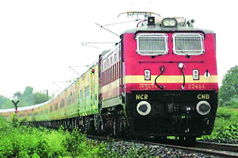 IRCTC मान्यताप्राप्त तिकीट विक्रेता तिकिटासाठी आगावीचे पैसे घेत असेल, तर IRCTC च्या वेबसाइटवर जाऊन तक्रार करता येते.