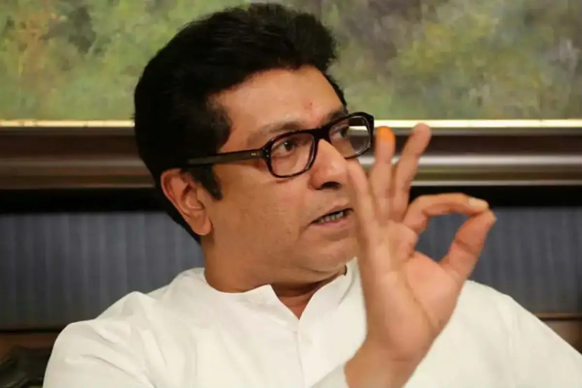 १४. मला आत्ताची राजकीय स्थिती पाहून मला चुकीचा कॅरम फुटल्यावर जसं कुणाच्या सोंगट्या कुणाच्या भोकात आहे हे कळत नाही तसं वाटतंय. कोण कुठे आहे हेच कळत नाहीये. आत्ता लोकांना आपण मतदान कुणाला केलं होतं हेही कळत नसेल - राज ठाकरे