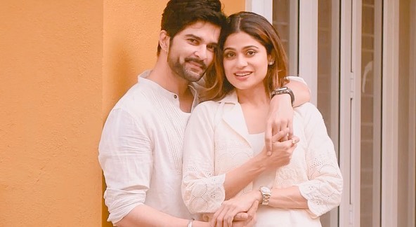 “मला आम्ही वेगळे झाल्याची बातमी अशाप्रकारे जाहीर करायची नव्हती. पण माझ्या चाहत्यांना याबाबतची माहिती द्यावी, असे मला वाटले. आशा आहे की, आम्ही वेगळे झाल्यानंतरही तुम्ही आमच्यावर पूर्वीप्रमाणे प्रेमाचा वर्षाव करत राहाल.” असंही तो म्हणाला आहे.