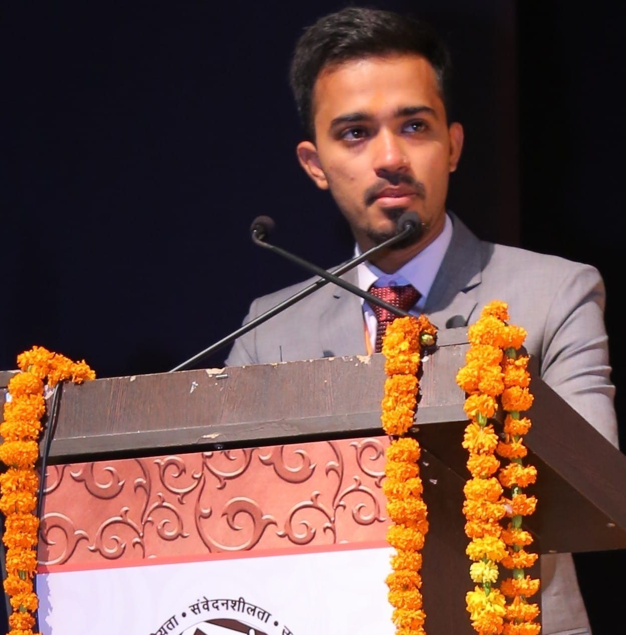 कारण स्वतःकडून अनुभव घेऊन सर्व काही शिकण्यासाठी आयुष्य खूप लहान आहे.