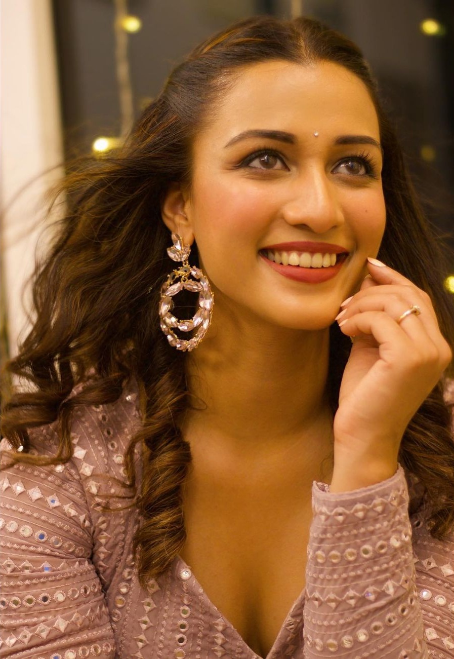 Aayushi Bhave Tilak Por Beautiful Video